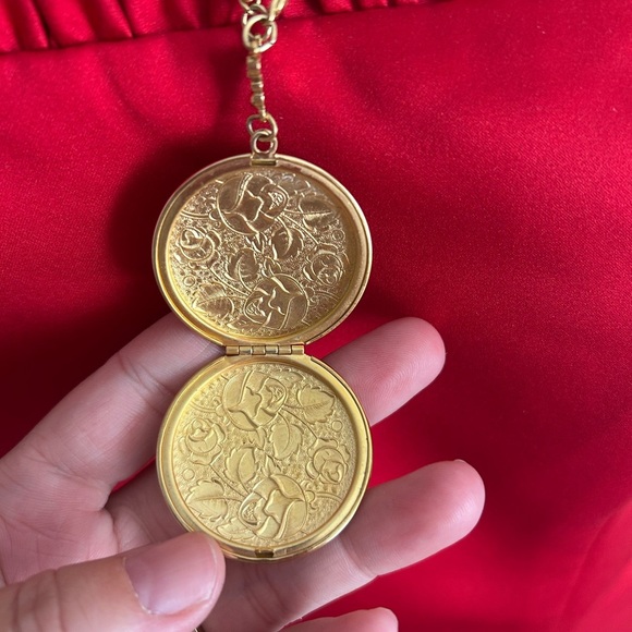 1928 vintage Elegant Gold Floral Pendant LOCKET Necklace 😌 - Picture 3 of 7